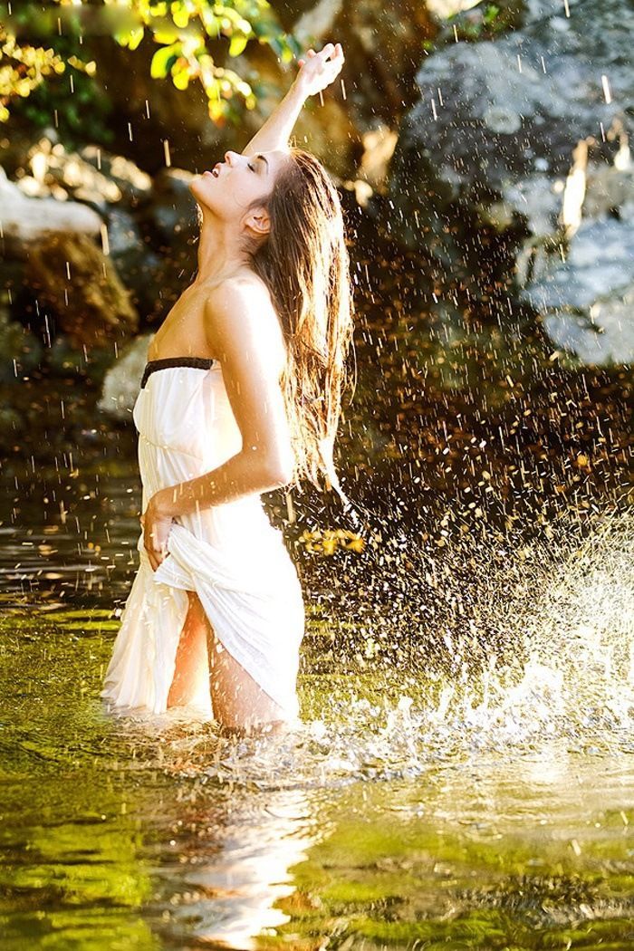 Marie Avgeropoulos in Rajamandri