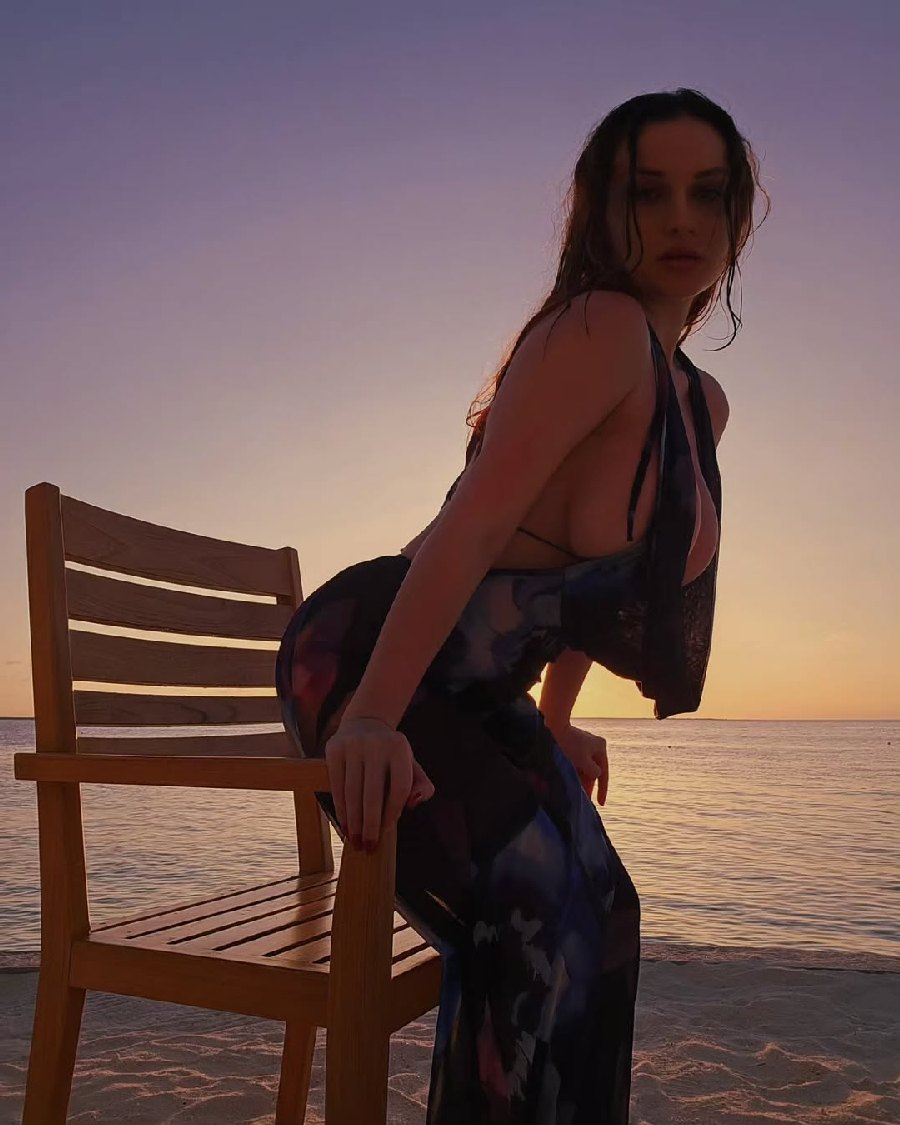 Sexy girl Miranda Faith nude in Rajamandri