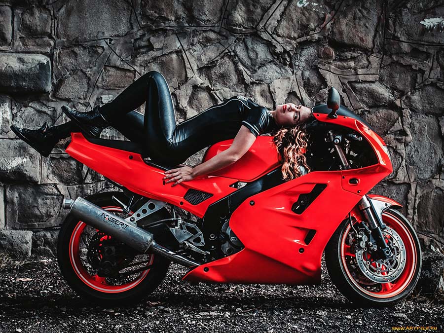 Beautiful girl Beautiful girls and motorcycles in Rajamandri