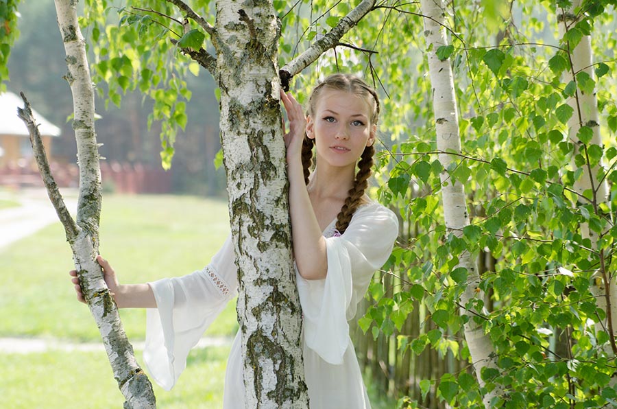 Women in Slavic costumes in Rajamandri