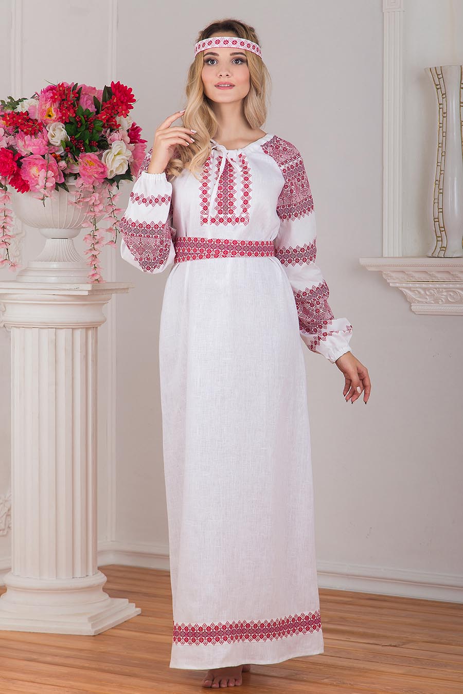 Women in Slavic costumes in Rajamandri