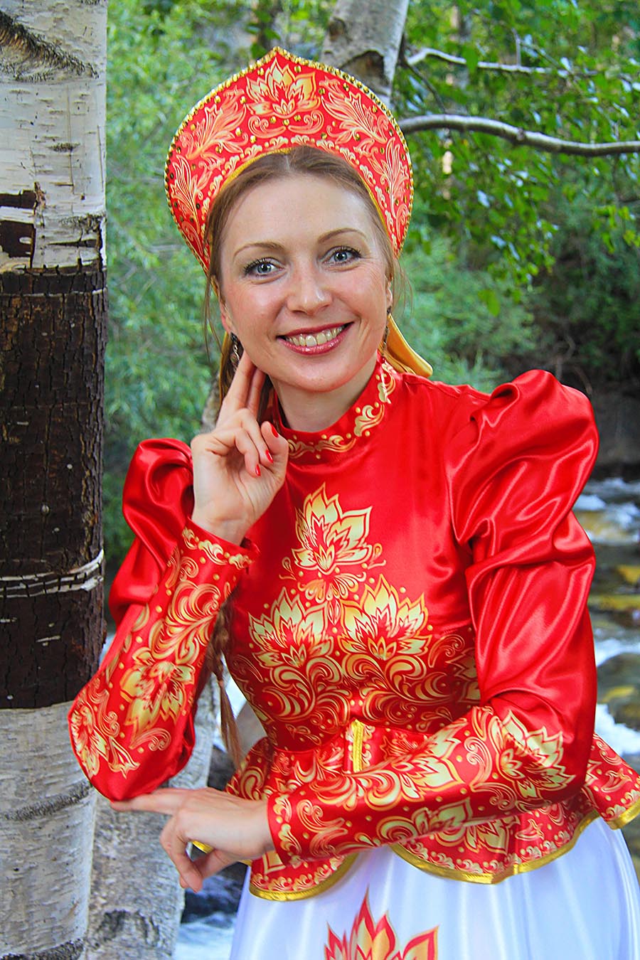 Women in Slavic costumes in Rajamandri