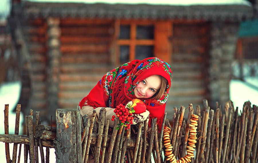 Sexy girl Women in Slavic costumes in Rajamandri