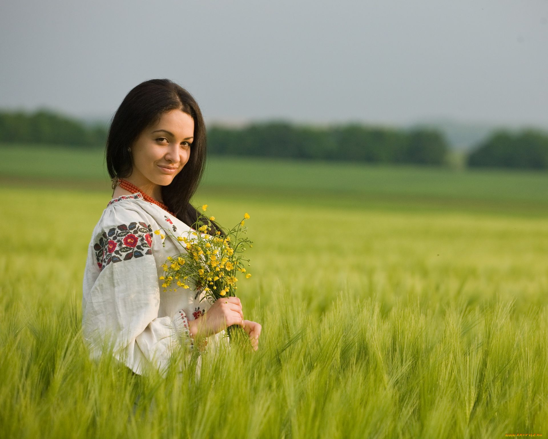 Women in Slavic costumes in Rajamandri