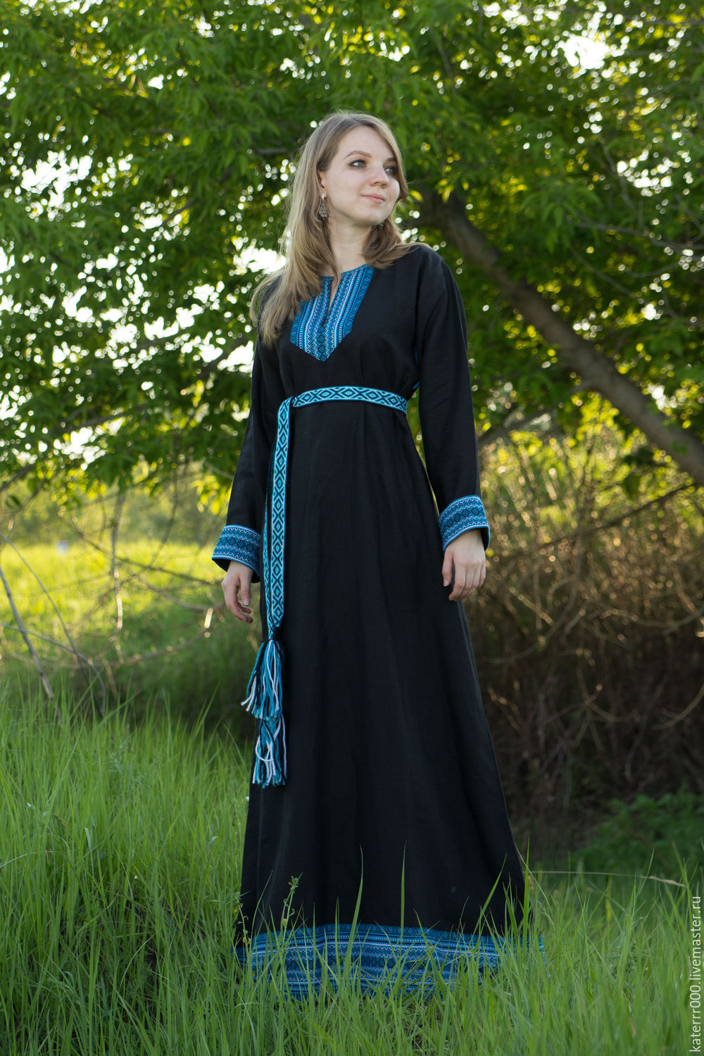 Women in Slavic costumes in Rajamandri