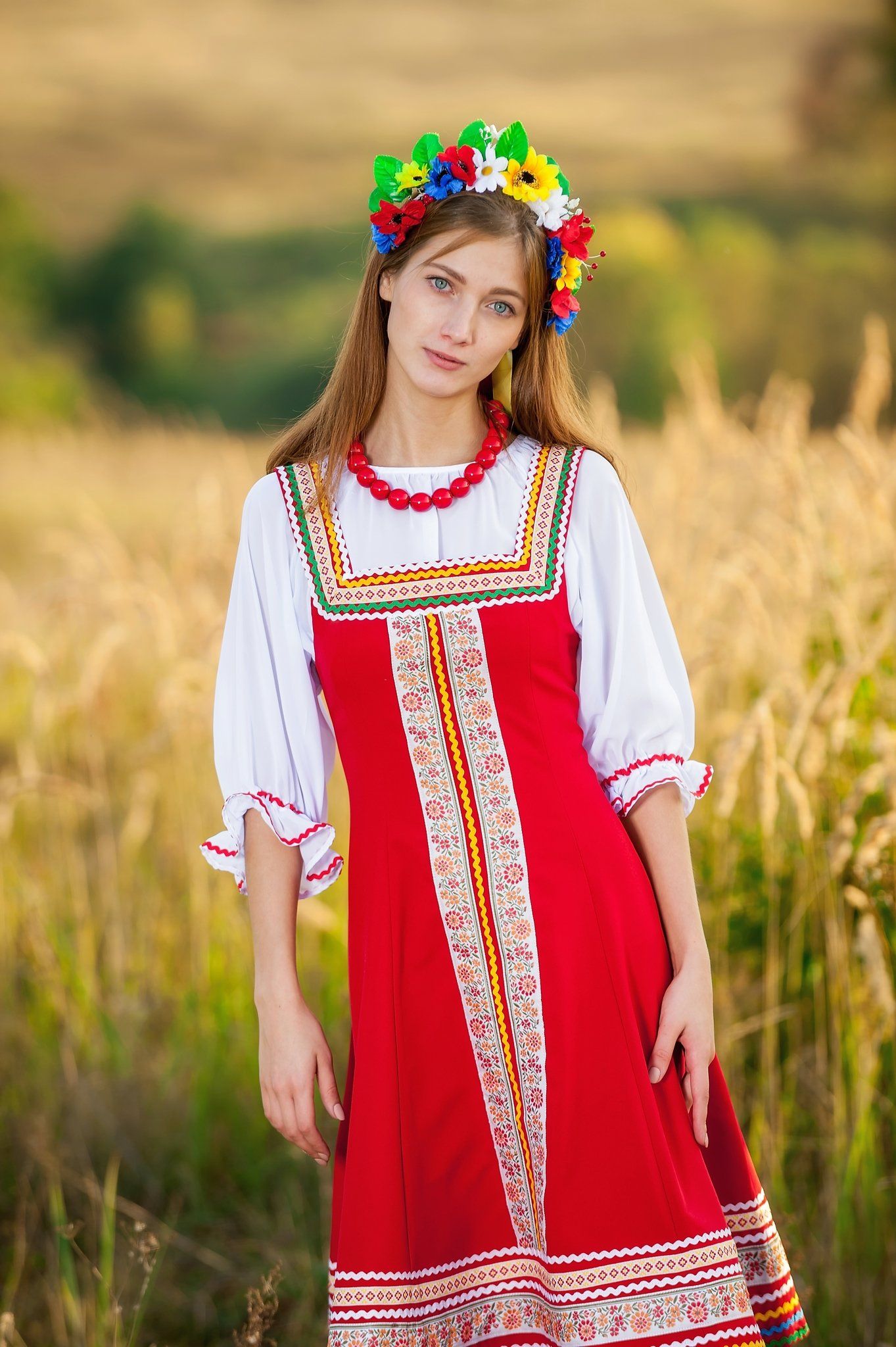 Women in Slavic costumes in Rajamandri