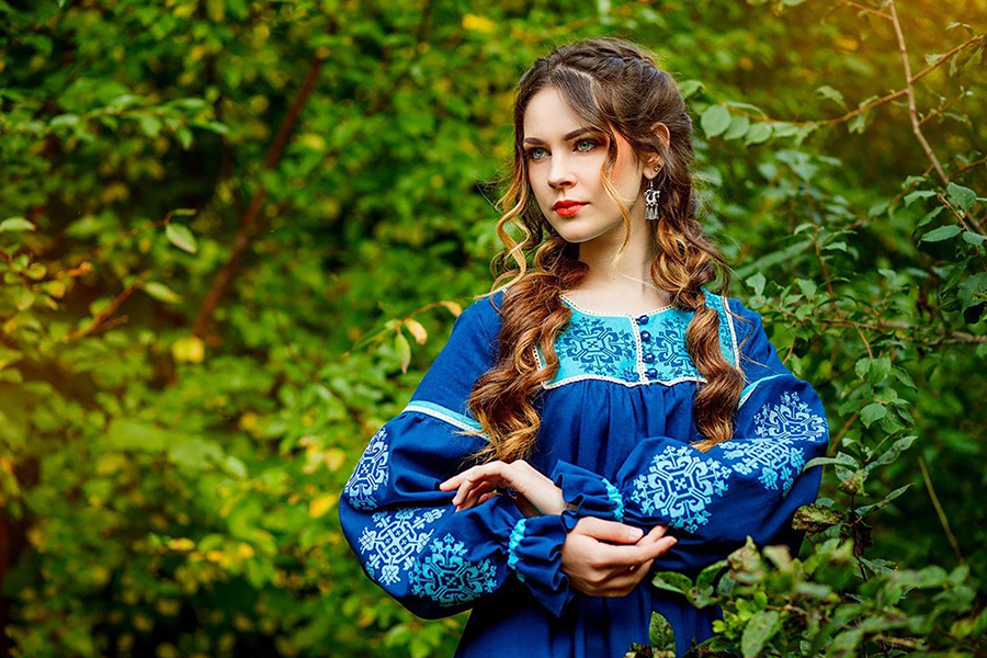 Sexy photo Women in Slavic costumes in Rajamandri