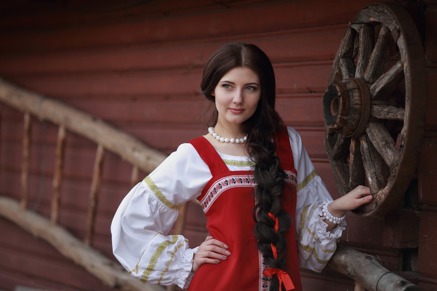 Girls in Slavic costumes’s look of the day — catch her live in Rajamandri