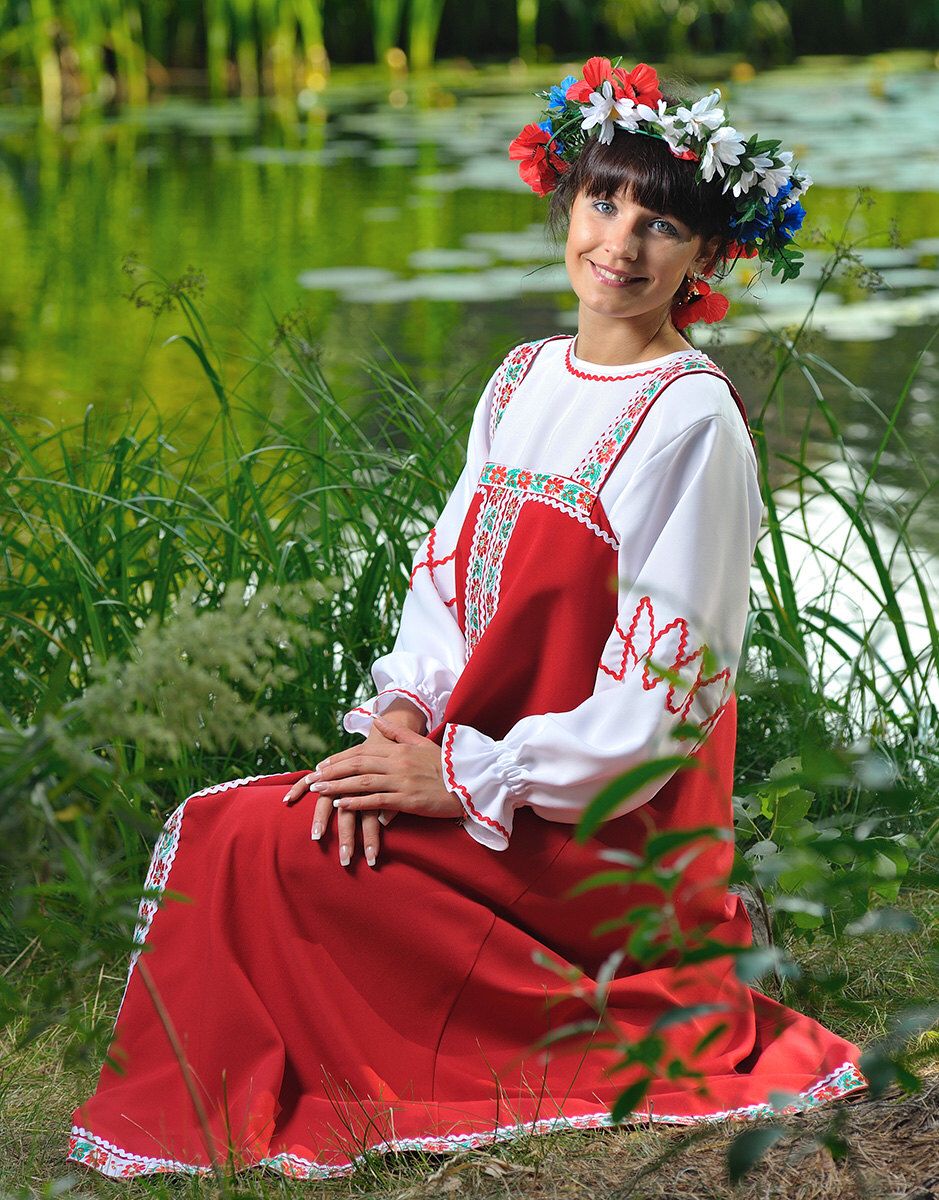 Beautiful girl Girls in Slavic costumes in Rajamandri