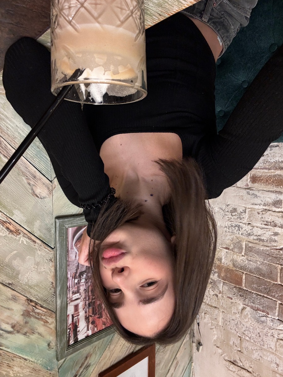 Fresh photos, fresh mood — Tina online in Rajamandri